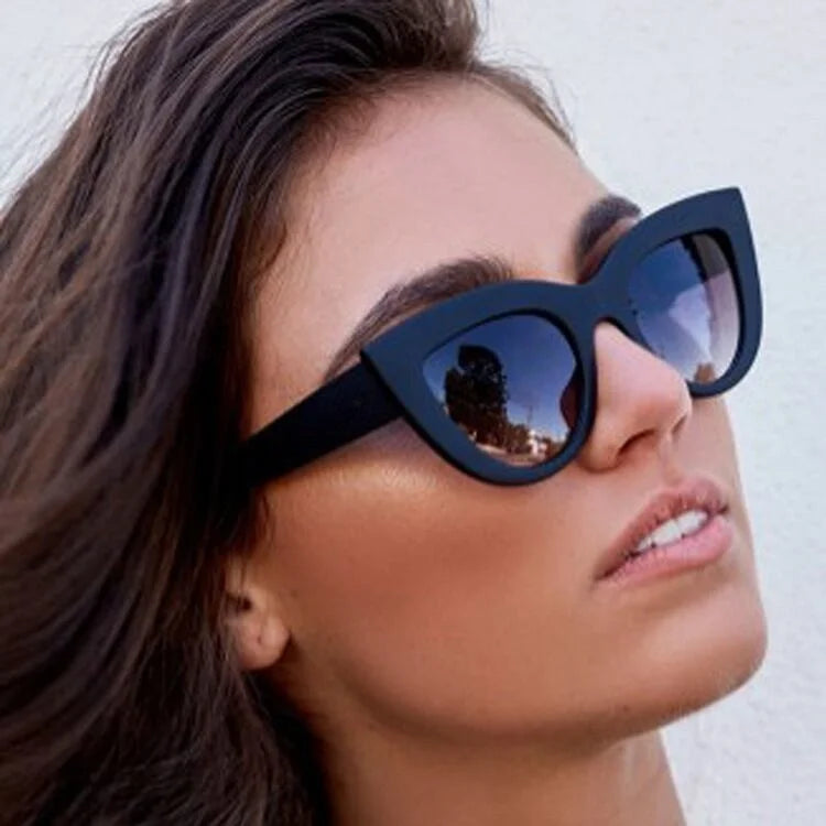 Retro Cat Eye Sunglasses – Oversized Plastic Frames for Women Fashion