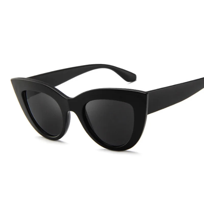 Retro Cat Eye Sunglasses – Oversized Plastic Frames for Women Fashion