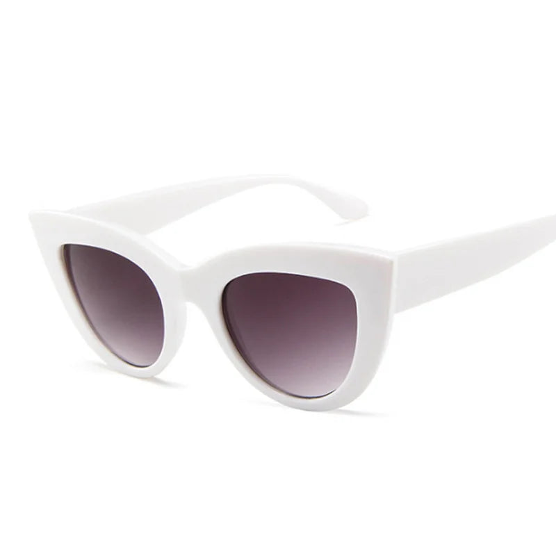 Retro Cat Eye Sunglasses – Oversized Plastic Frames for Women Fashion