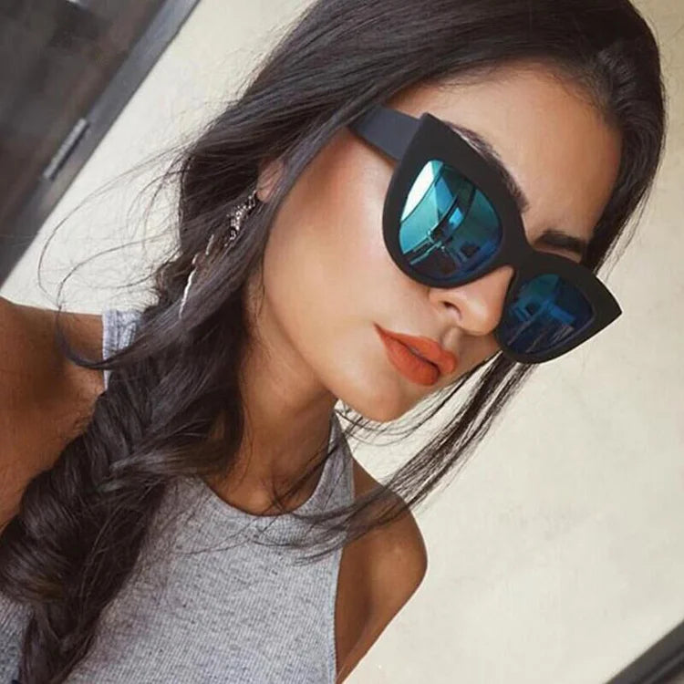 Retro Cat Eye Sunglasses – Oversized Plastic Frames for Women Fashion