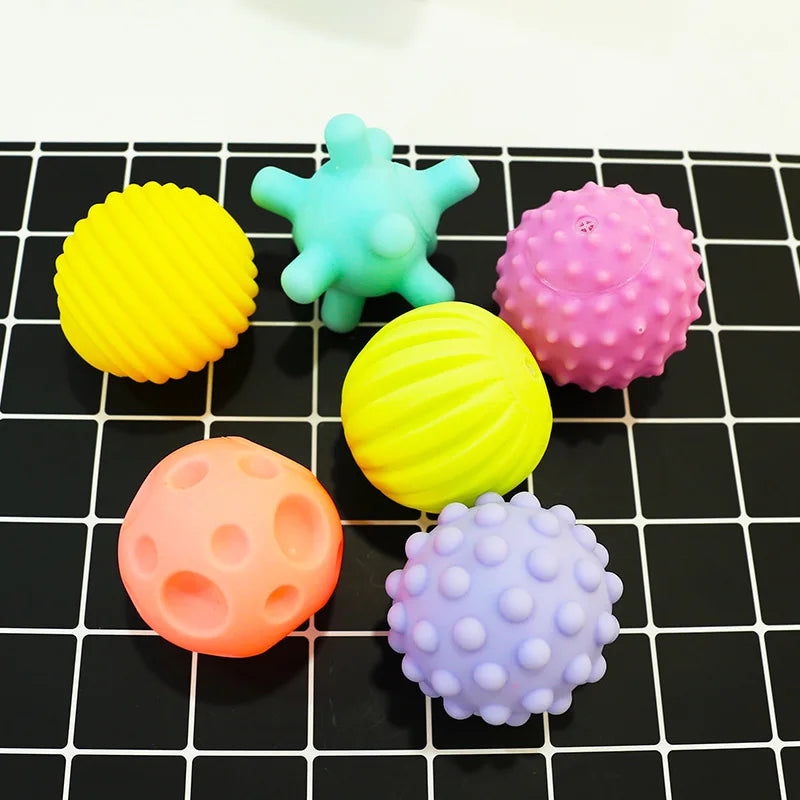 6cm Rubber Squeaky Ball – Durable Chew Toy for Small Dogs and Puppies