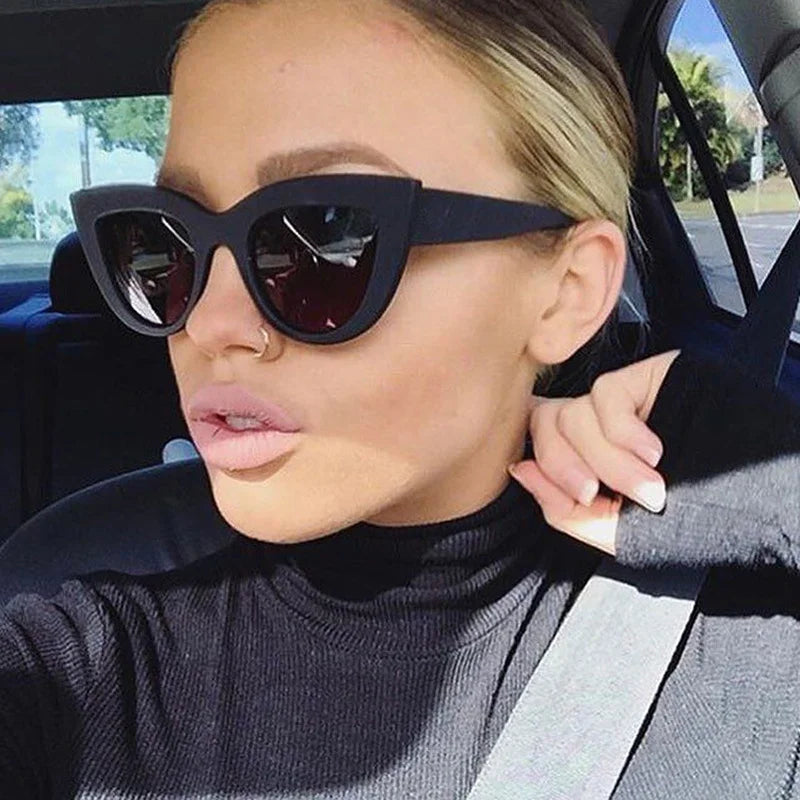 Retro Cat Eye Sunglasses – Oversized Plastic Frames for Women Fashion