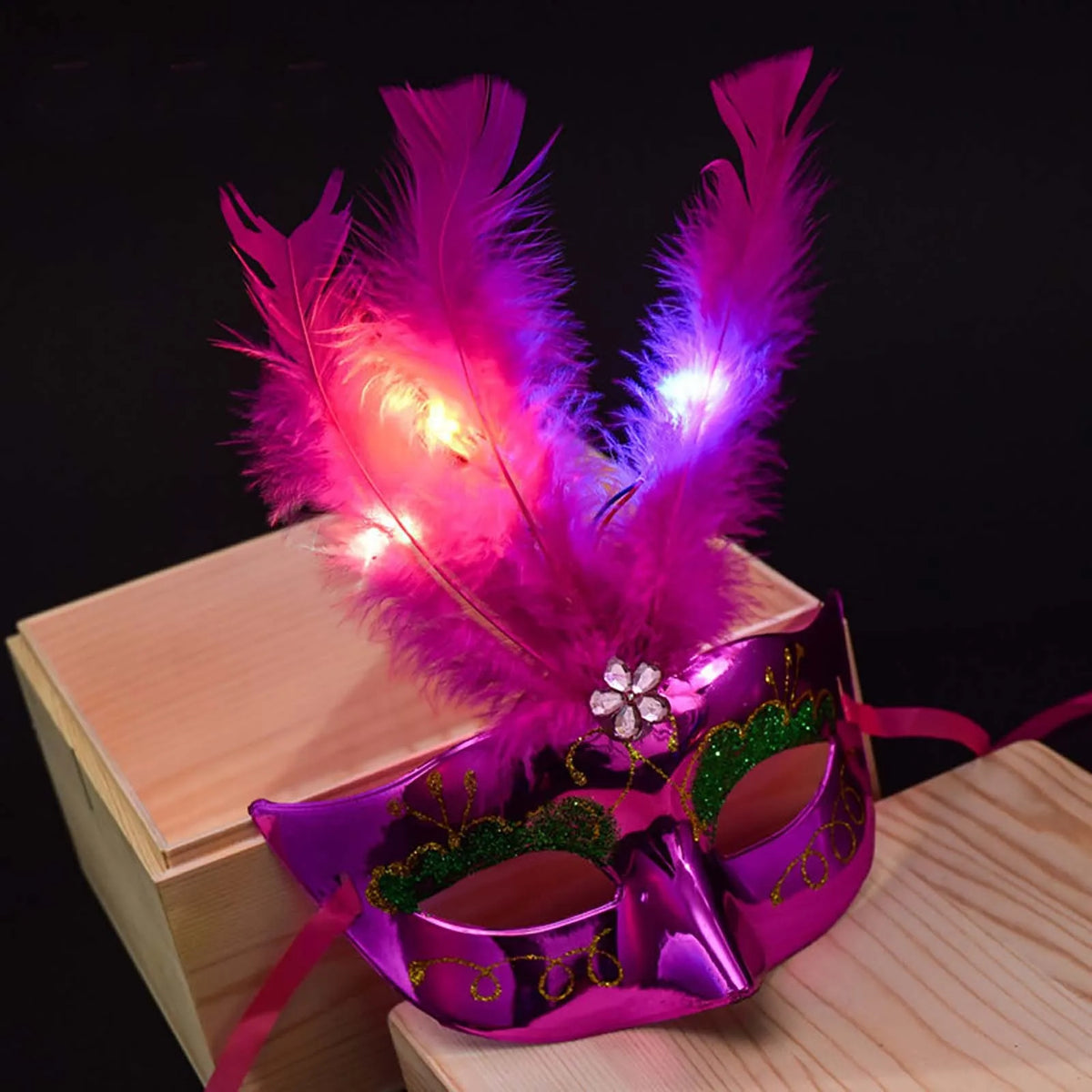 LED Feather Masquerade Mask – Glowing Venice Carnival Cosplay Costume