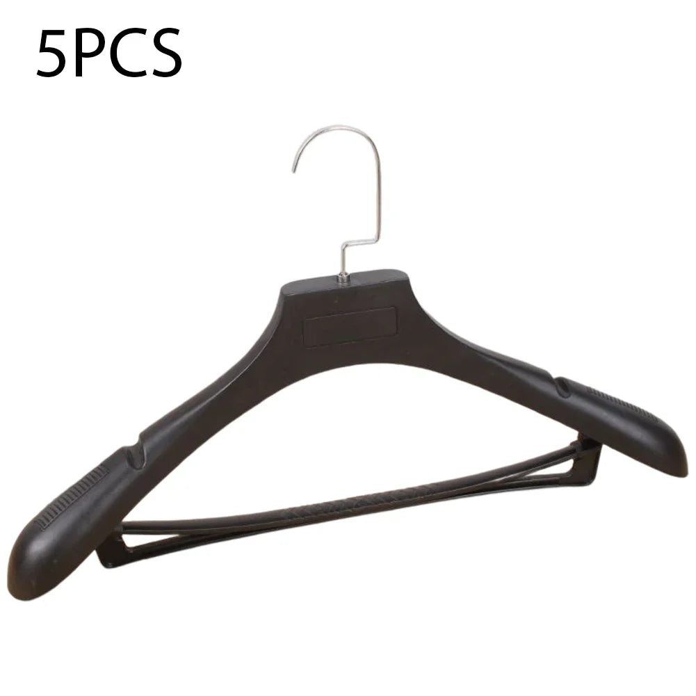 Wide Shoulder Plastic Hangers – Seamless Coat Racks for Wardrobe Storage