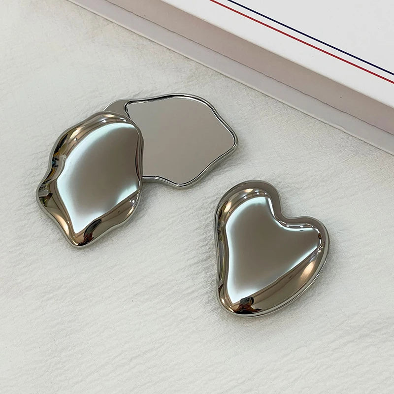 Heart Shape Rotating Mirror – Portable Cosmetic Vanity Tool for Students