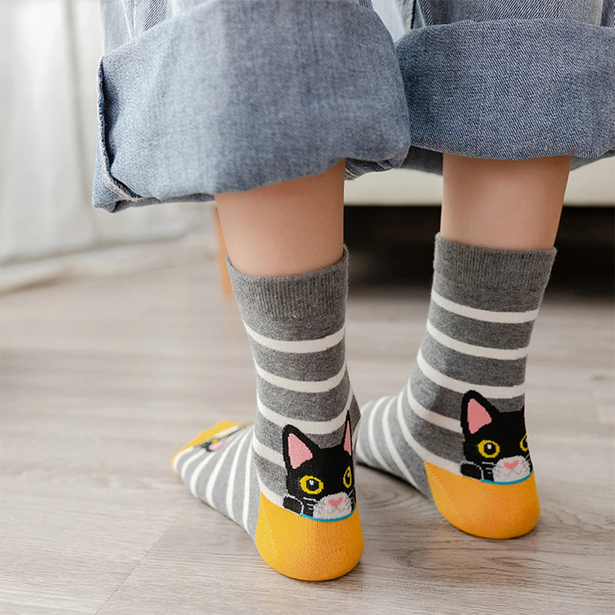 Cat Pattern Crew Socks – Comfortable Moisture-Wicking Footwear for Women