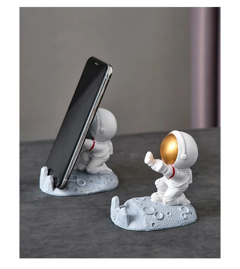 Nordic Astronaut Phone Stand – Spaceman Desk Holder for Office Decor Gifts