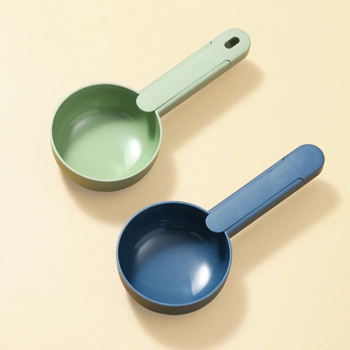 Pet Food Scooping Shovel – Ergonomic Measuring Spoon for Dog and Cat Feeding