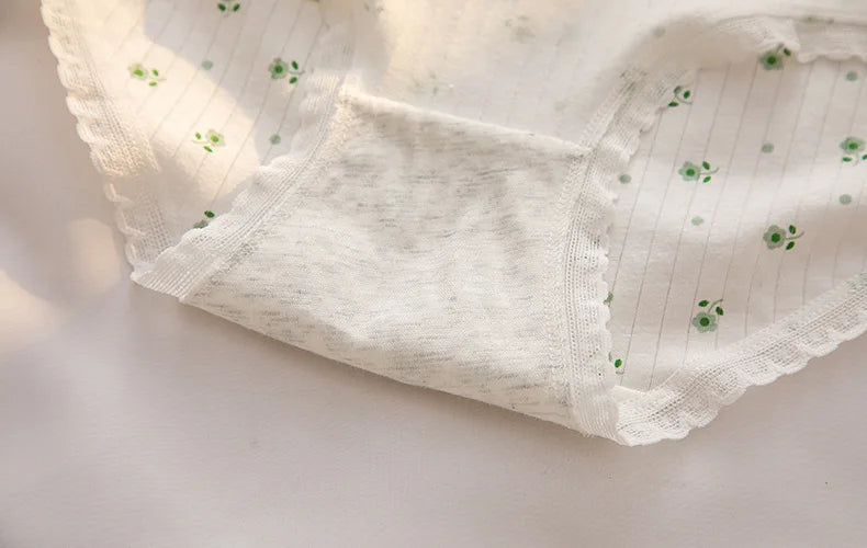 Floral Cotton Briefs – Breathable Women's Seamless Underwear for Daily Wear
