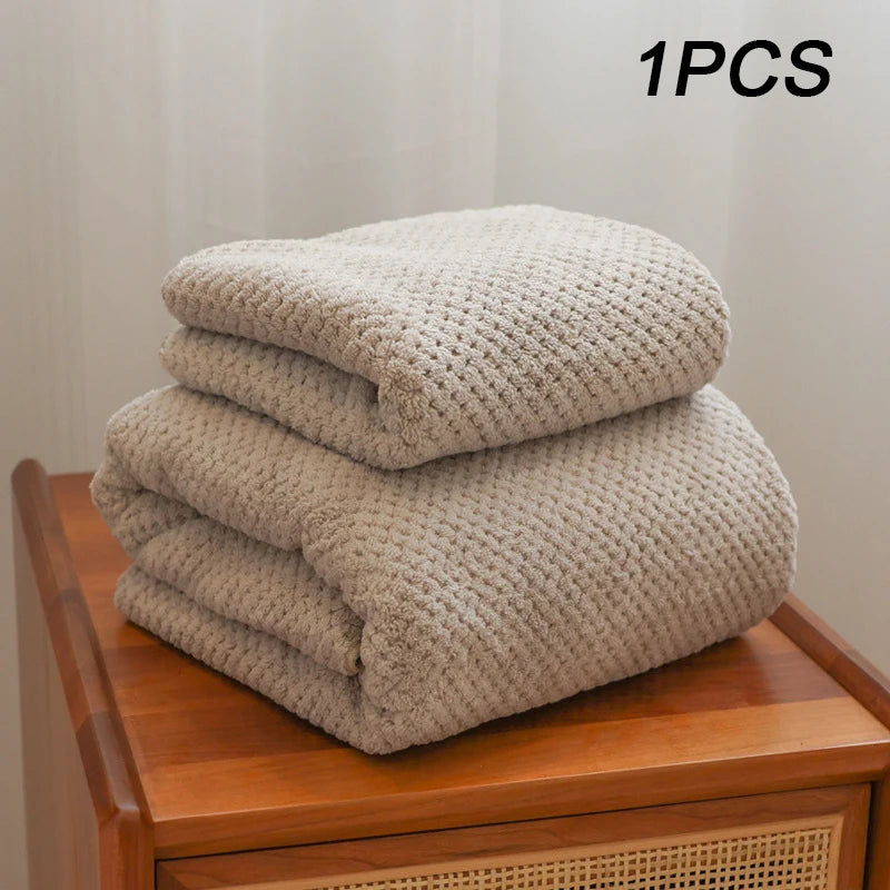 Bamboo Charcoal Coral Velvet Bath Towel – Super Absorbent for Daily Bathroom Use
