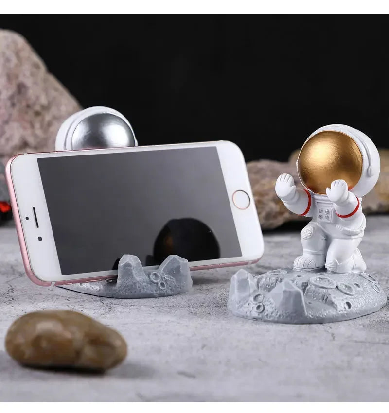 Nordic Astronaut Phone Stand – Spaceman Desk Holder for Office Decor Gifts