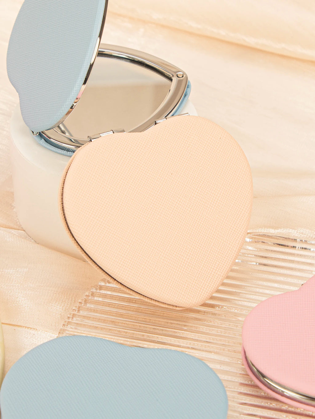 Double Sided Metal Desktop Mirror – Minimalist Vanity Accessory for Makeup
