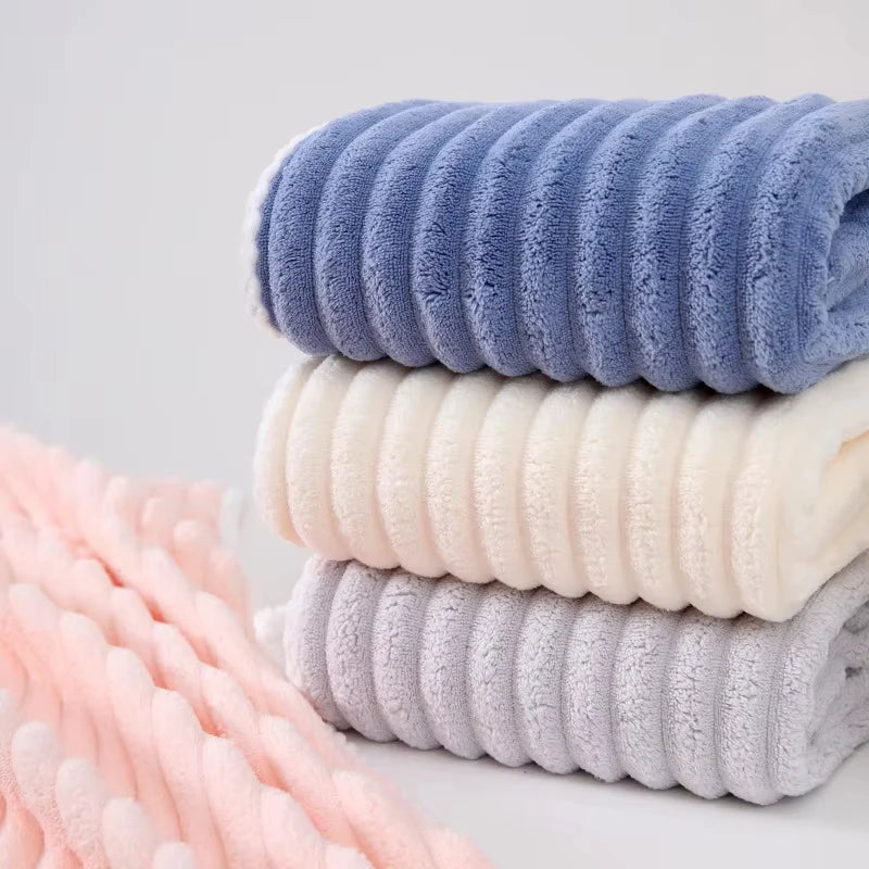 Large Coral Fleece Bath Towel – Soft Absorbent Fabric for Home Bathroom