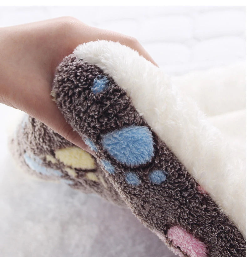 Thickened Flannel Dog Bed Mat – Soft Warm Pet Blanket for Winter Sleeping