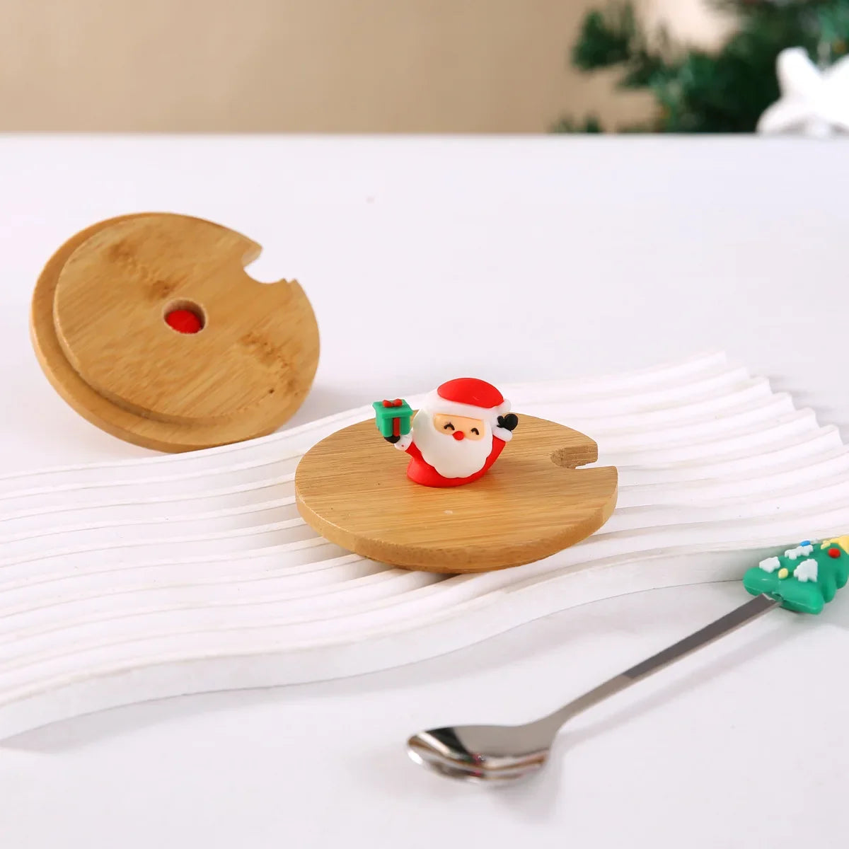 Ceramic Christmas Tree Mug – Festive Coffee Cup with Lid and Spoon for Gifts