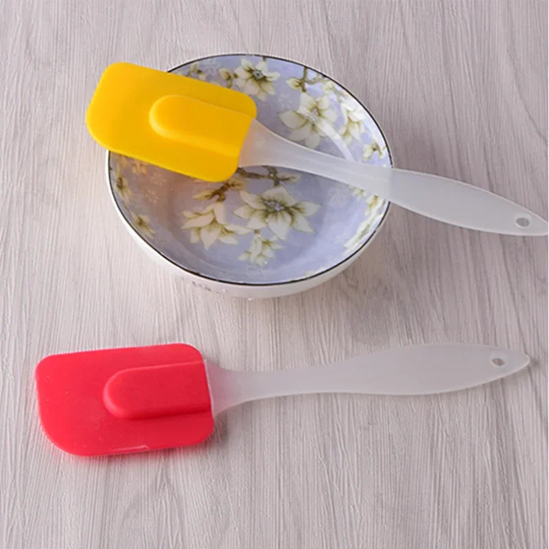 Silicone Cake Scraper – Heat Resistant Spatula for Baking and Kitchen Prep