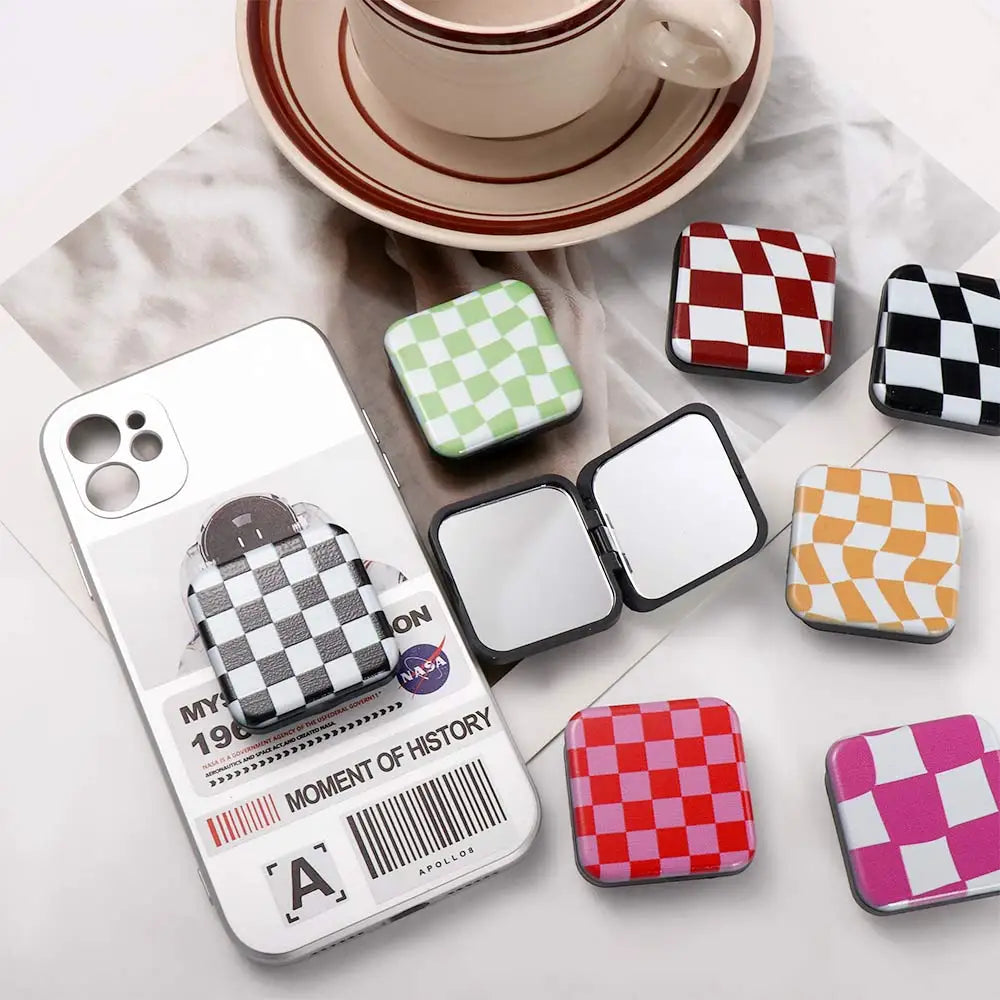 Plaid Checkerboard Folding Mirror – Portable Makeup Accessory for Travel