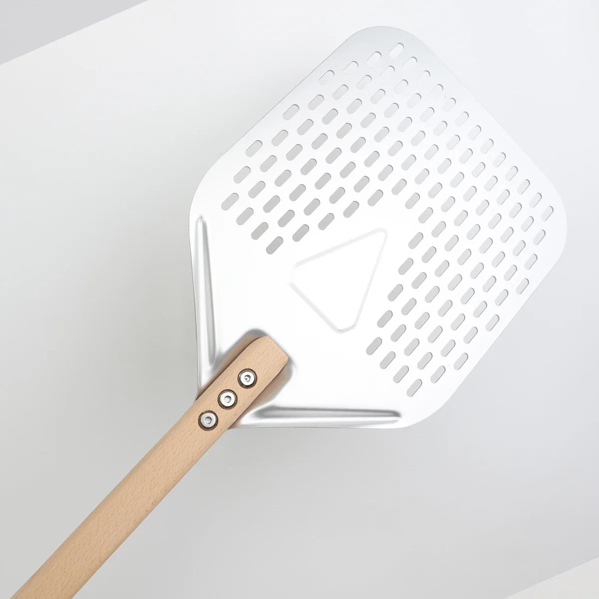 Perforated Aluminum Pizza Peel – Non-Slip Wooden Handle for Home Baking