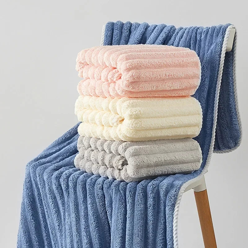 Large Coral Fleece Bath Towel – Soft Absorbent Fabric for Home Bathroom