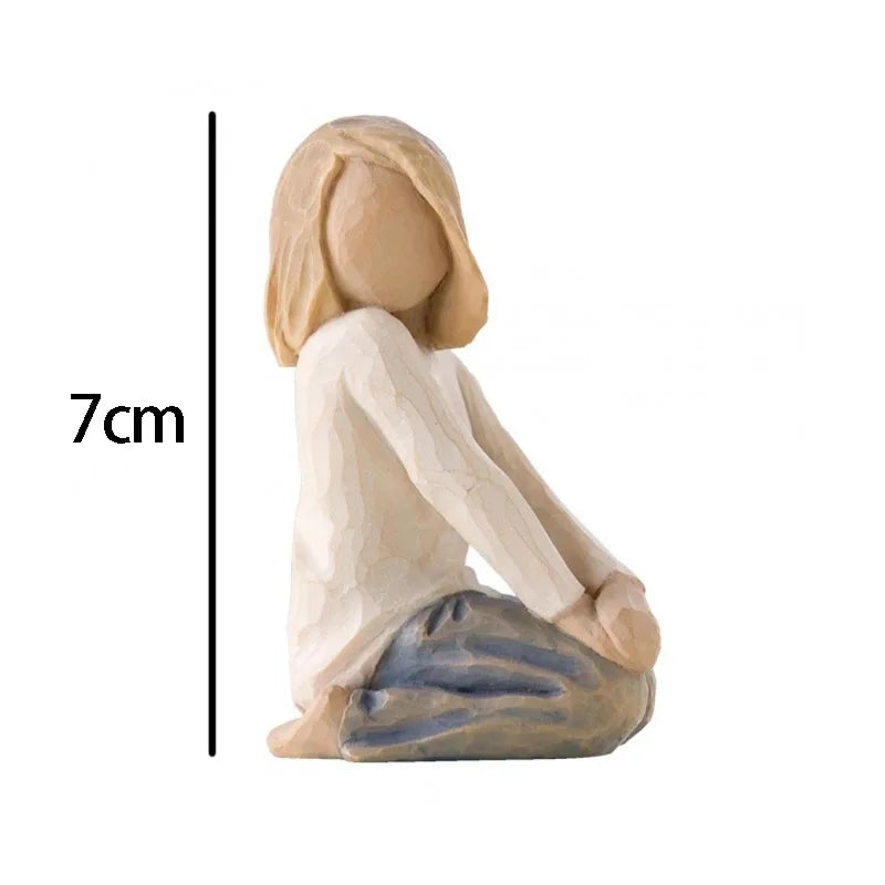 Resin Character Family Statue – Creative Wedding Gift for Home Decor