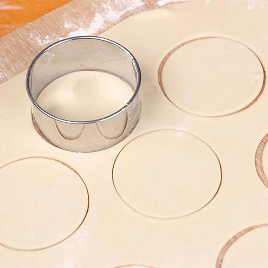 Stainless Steel Round Biscuit Molds – Pastry Cutters for DIY Cake Baking