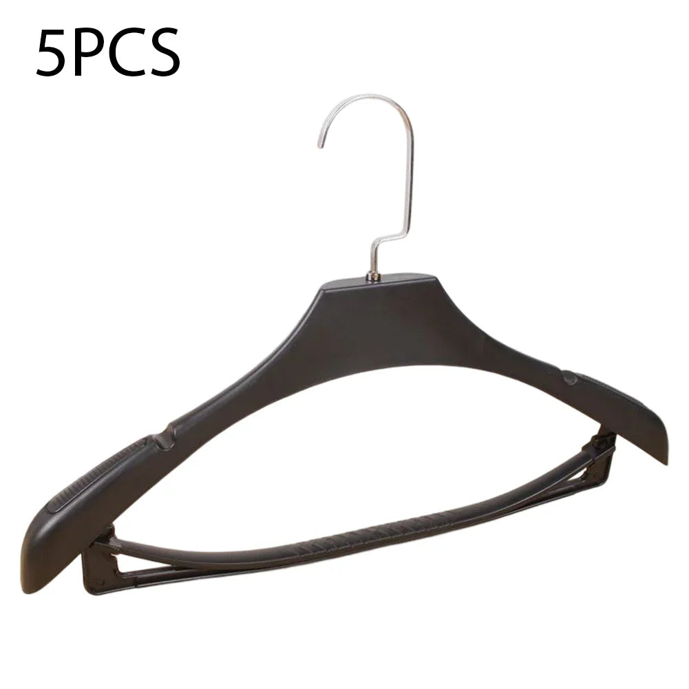 Wide Shoulder Plastic Hangers – Seamless Coat Racks for Wardrobe Storage