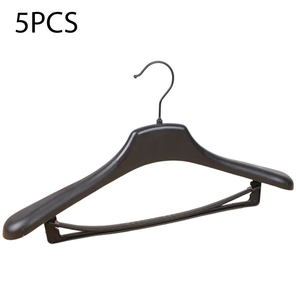 Wide Shoulder Plastic Hangers – Seamless Coat Racks for Wardrobe Storage