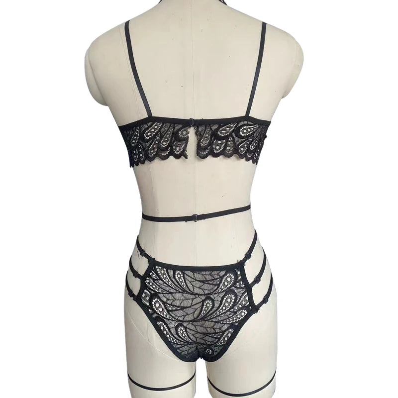Lace Lingerie Set – Sheer Floral Bra and Panty Outfit for Romantic Evenings