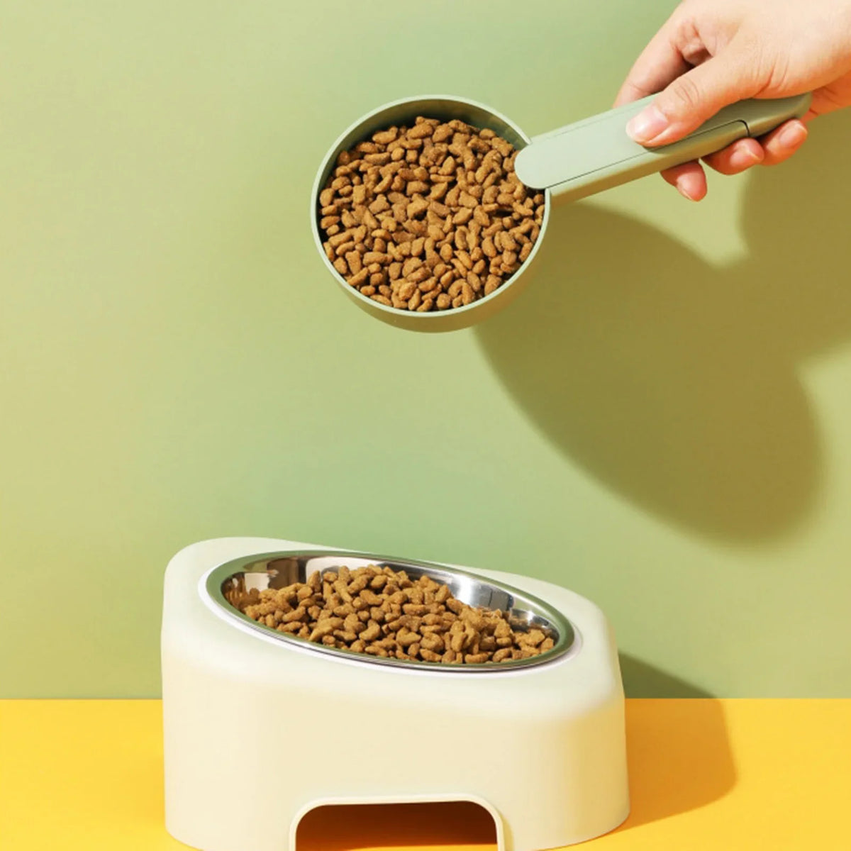 Pet Food Scooping Shovel – Ergonomic Measuring Spoon for Dog and Cat Feeding