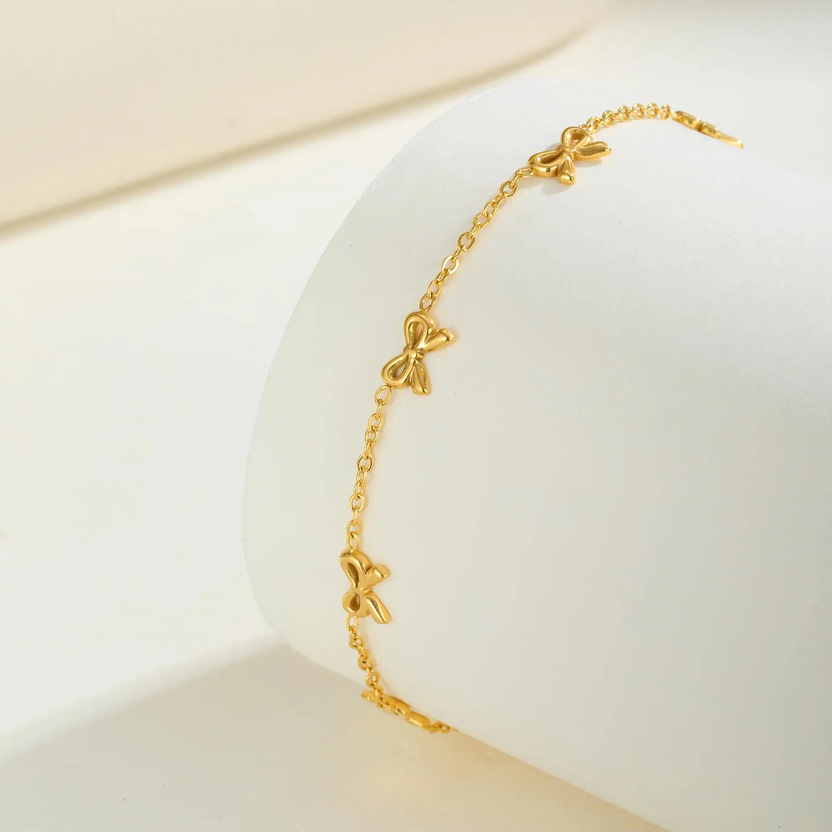 Gold Stainless Steel Bowknot Bracelet – Chic Jewelry Gift for Women