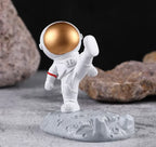Nordic Astronaut Phone Stand – Spaceman Desk Holder for Office Decor Gifts