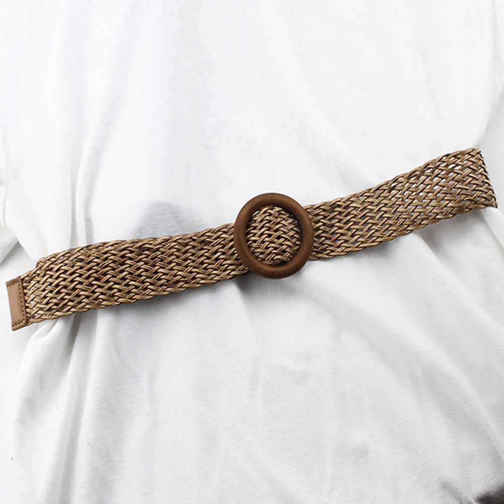 Braided Straw Waist Belt – Boho Wooden Buckle Accessory for Women