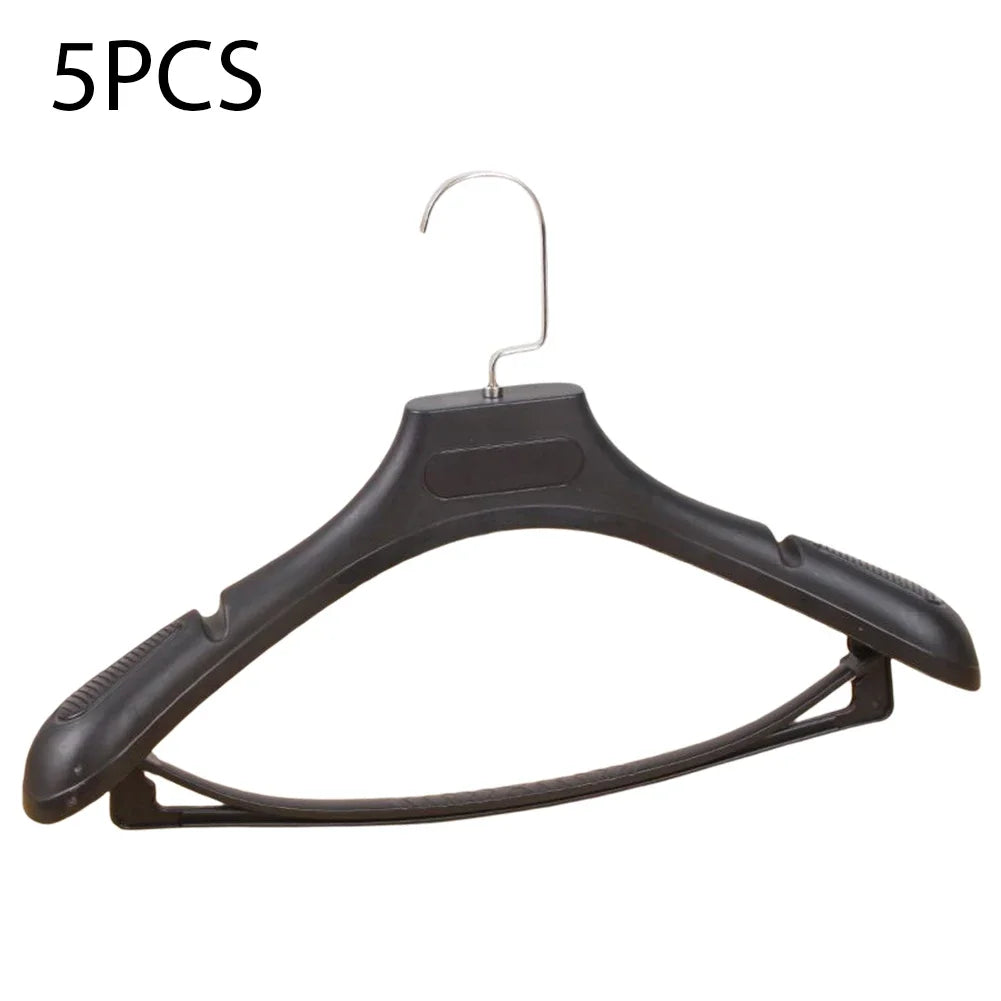 Wide Shoulder Plastic Hangers – Seamless Coat Racks for Wardrobe Storage