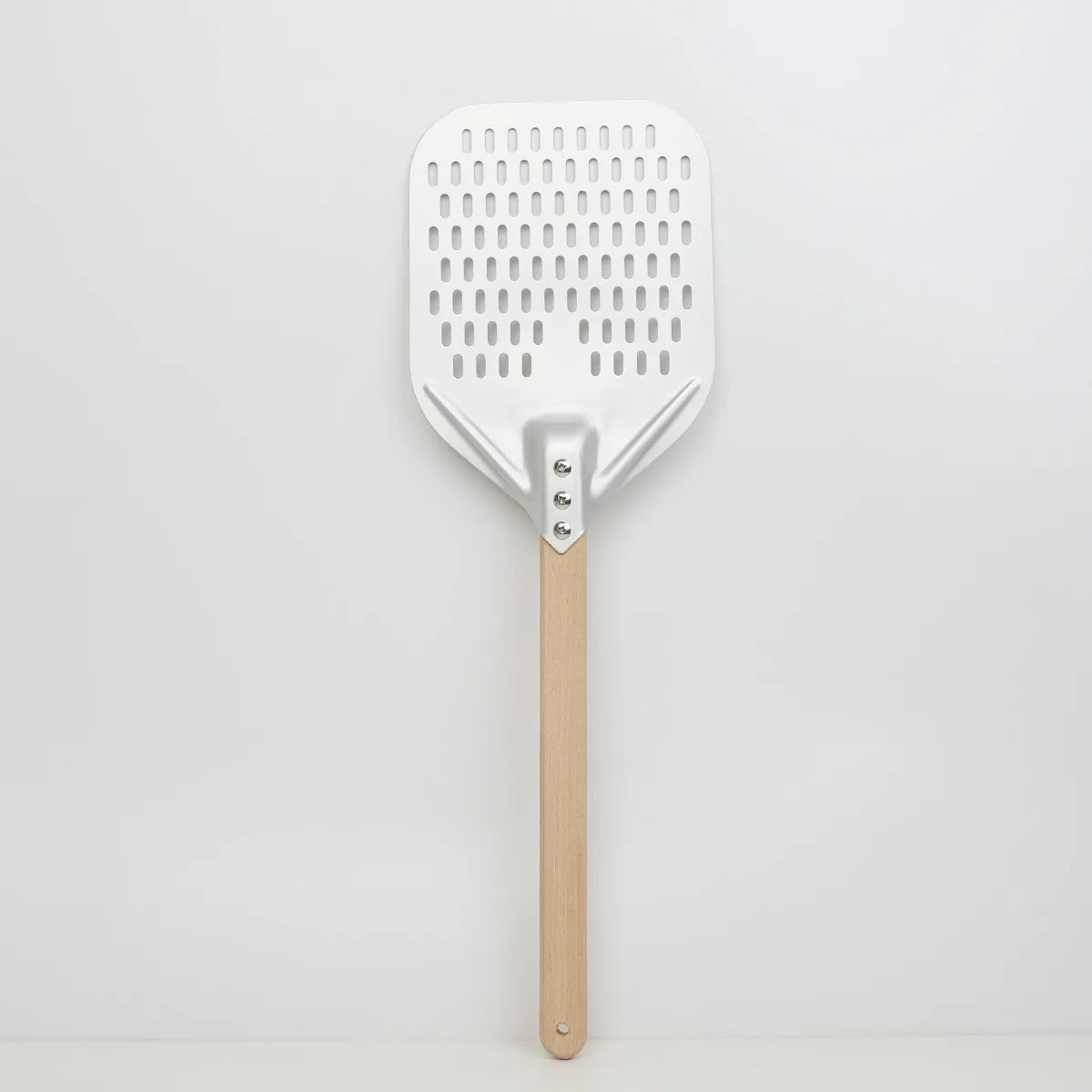 Perforated Aluminum Pizza Peel – Non-Slip Wooden Handle for Home Baking