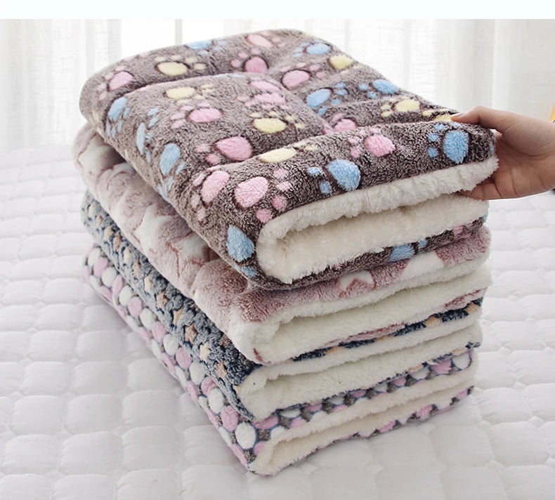 Thickened Flannel Dog Bed Mat – Soft Warm Pet Blanket for Winter Sleeping