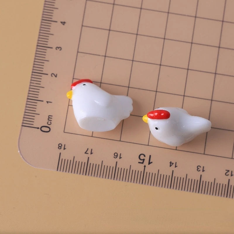 Mini Chicken Car Ornament – Cute Dashboard Charm for Auto Interior Decor