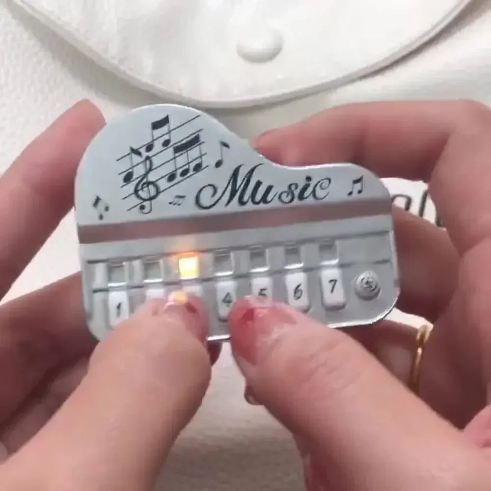 Mini Electronic Piano Keychain – Musical Cartoon Pendant for Birthday Gifts