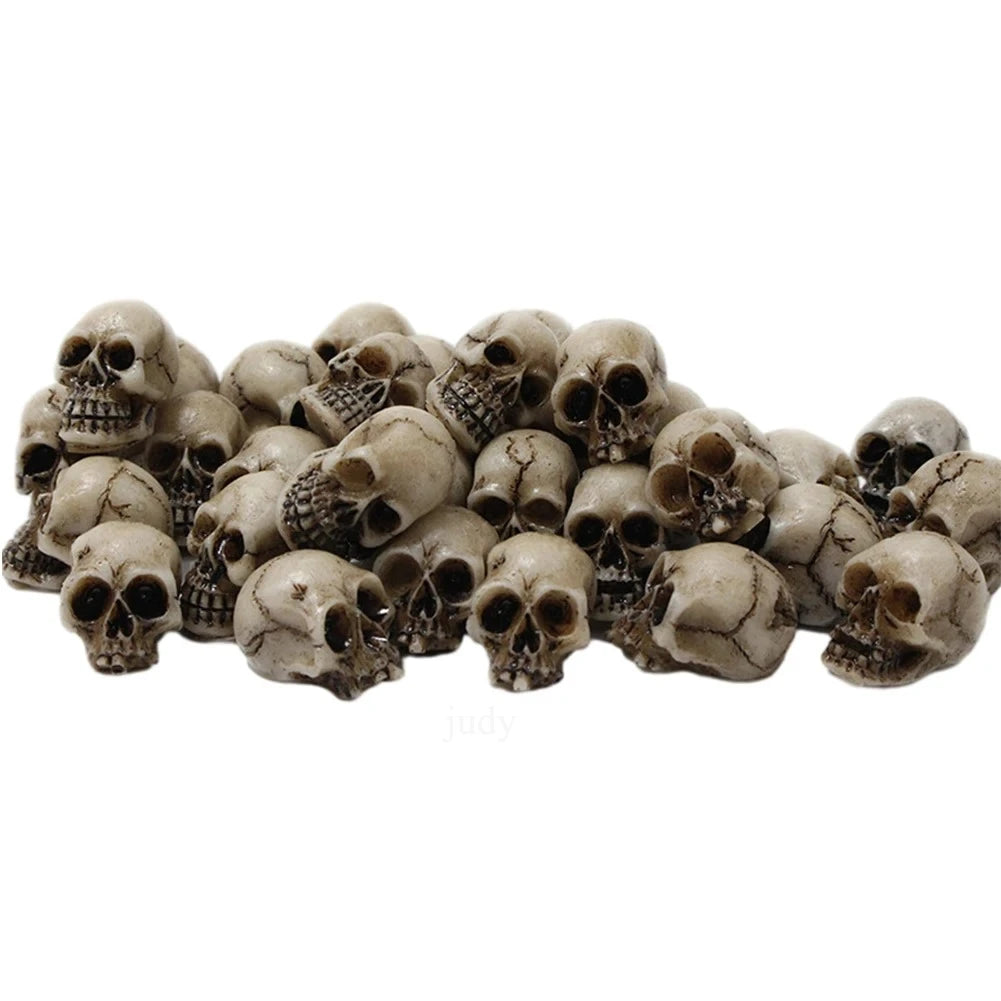 Miniature Skull Head Sculptures – Gothic Resin Decor for Halloween Gardens