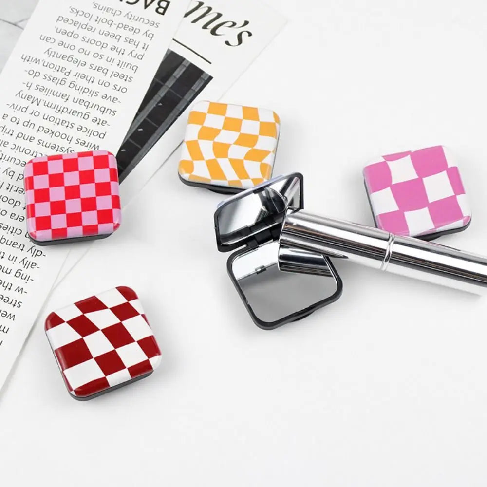 Plaid Checkerboard Folding Mirror – Portable Makeup Accessory for Travel