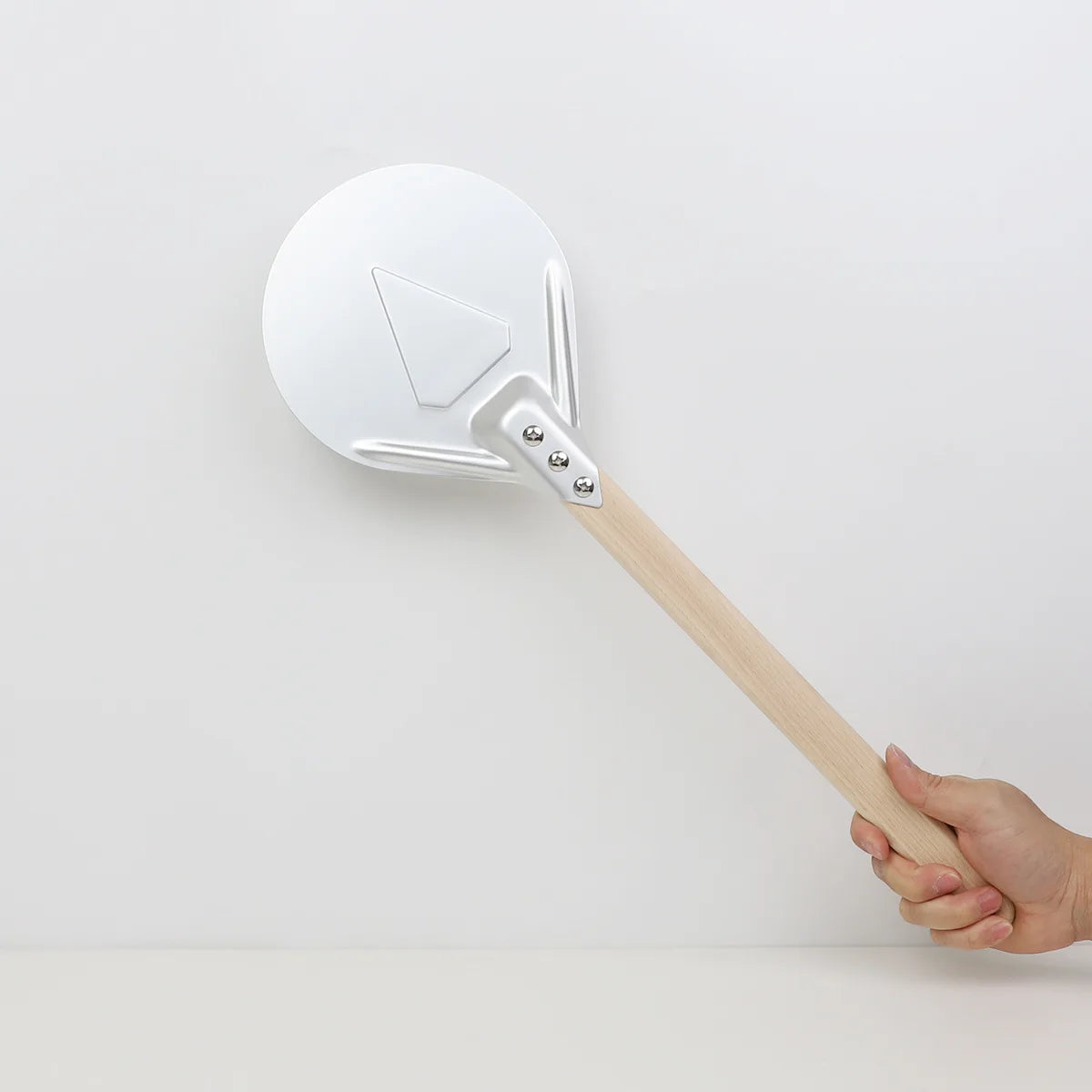 Perforated Aluminum Pizza Peel – Non-Slip Wooden Handle for Home Baking