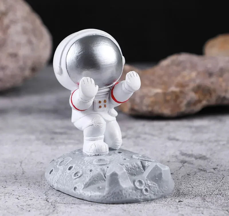 Nordic Astronaut Phone Stand – Spaceman Desk Holder for Office Decor Gifts