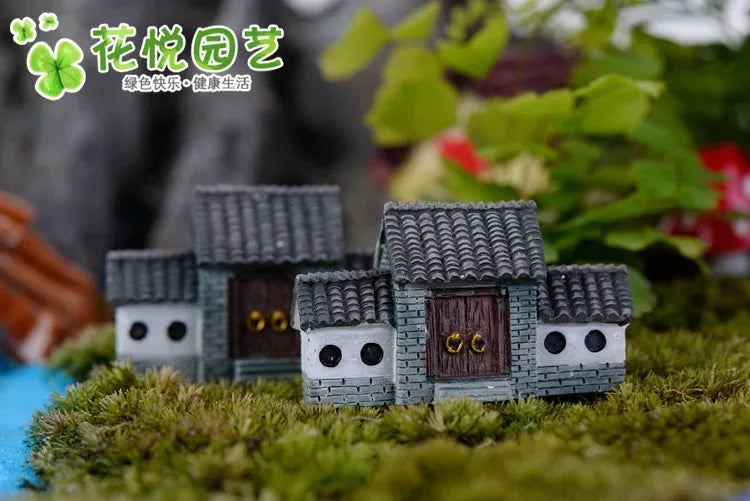 Miniature Chinese Archway Figurine – Antique Resin Decor for Terrariums