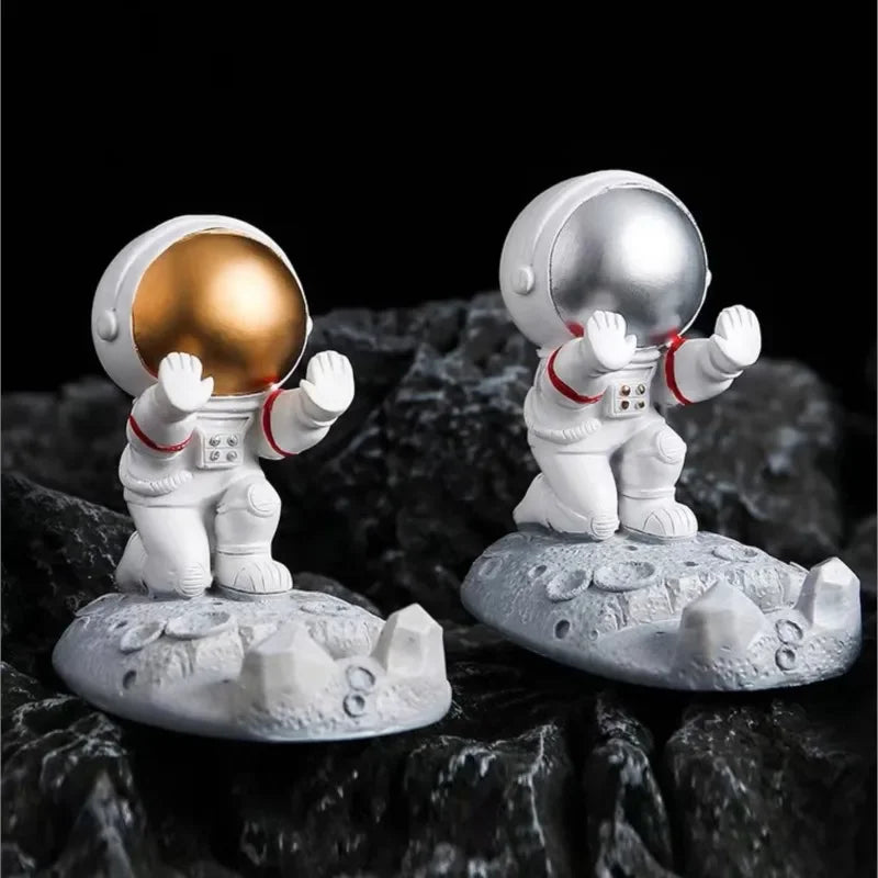 Nordic Astronaut Phone Stand – Spaceman Desk Holder for Office Decor Gifts