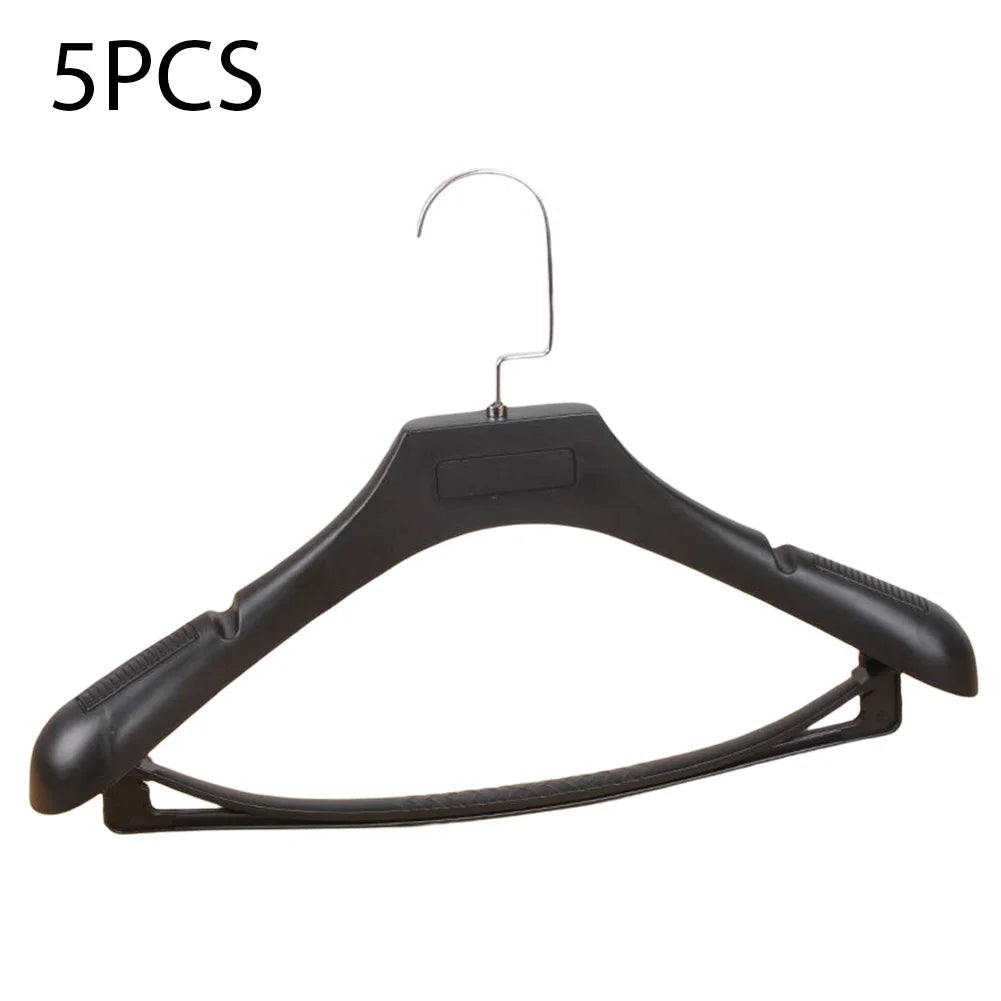 Wide Shoulder Plastic Hangers – Seamless Coat Racks for Wardrobe Storage