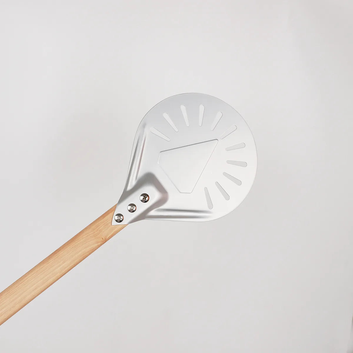 Perforated Aluminum Pizza Peel – Non-Slip Wooden Handle for Home Baking