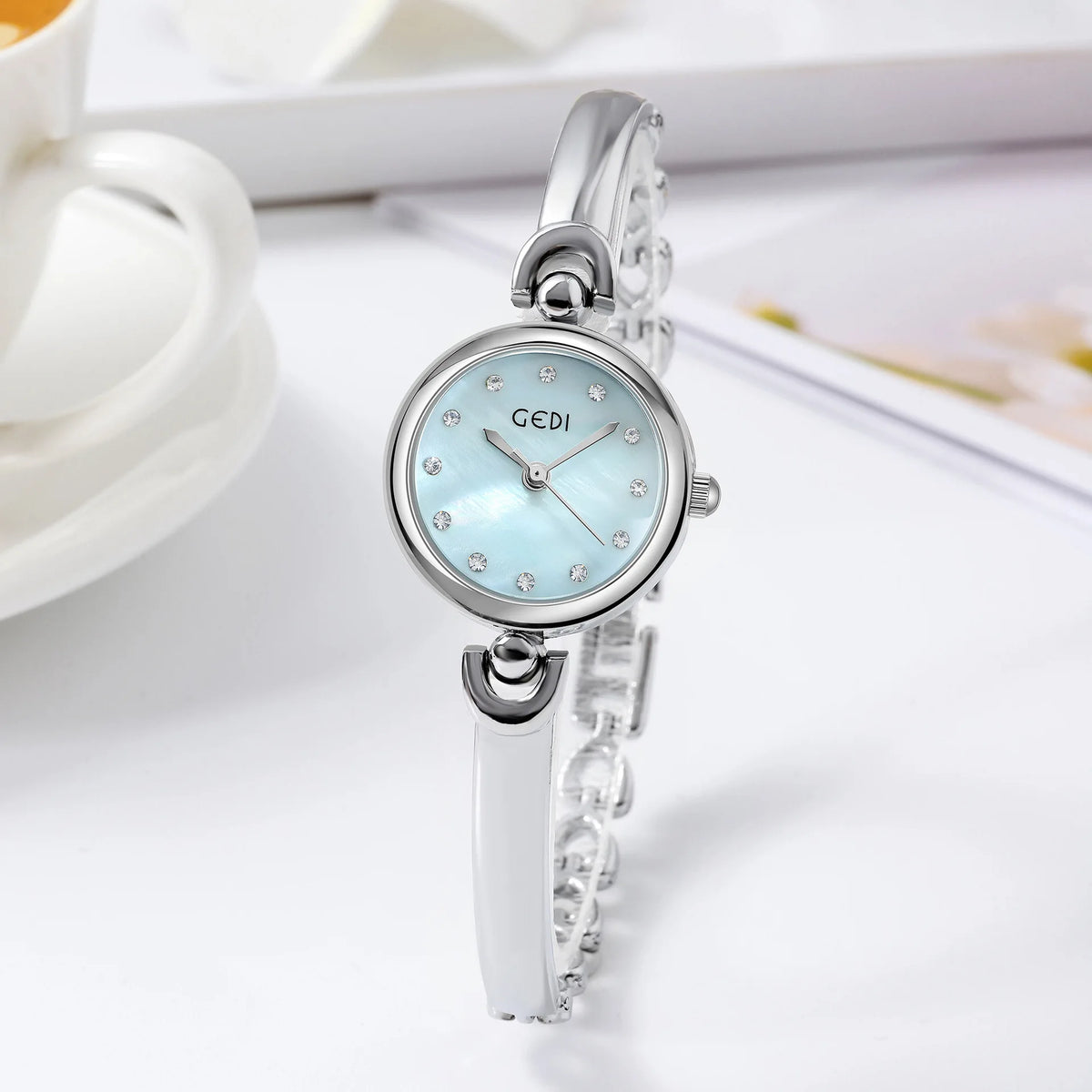 Minimalist Women's Quartz Watch – Waterproof Round Dial for Daily Fashion