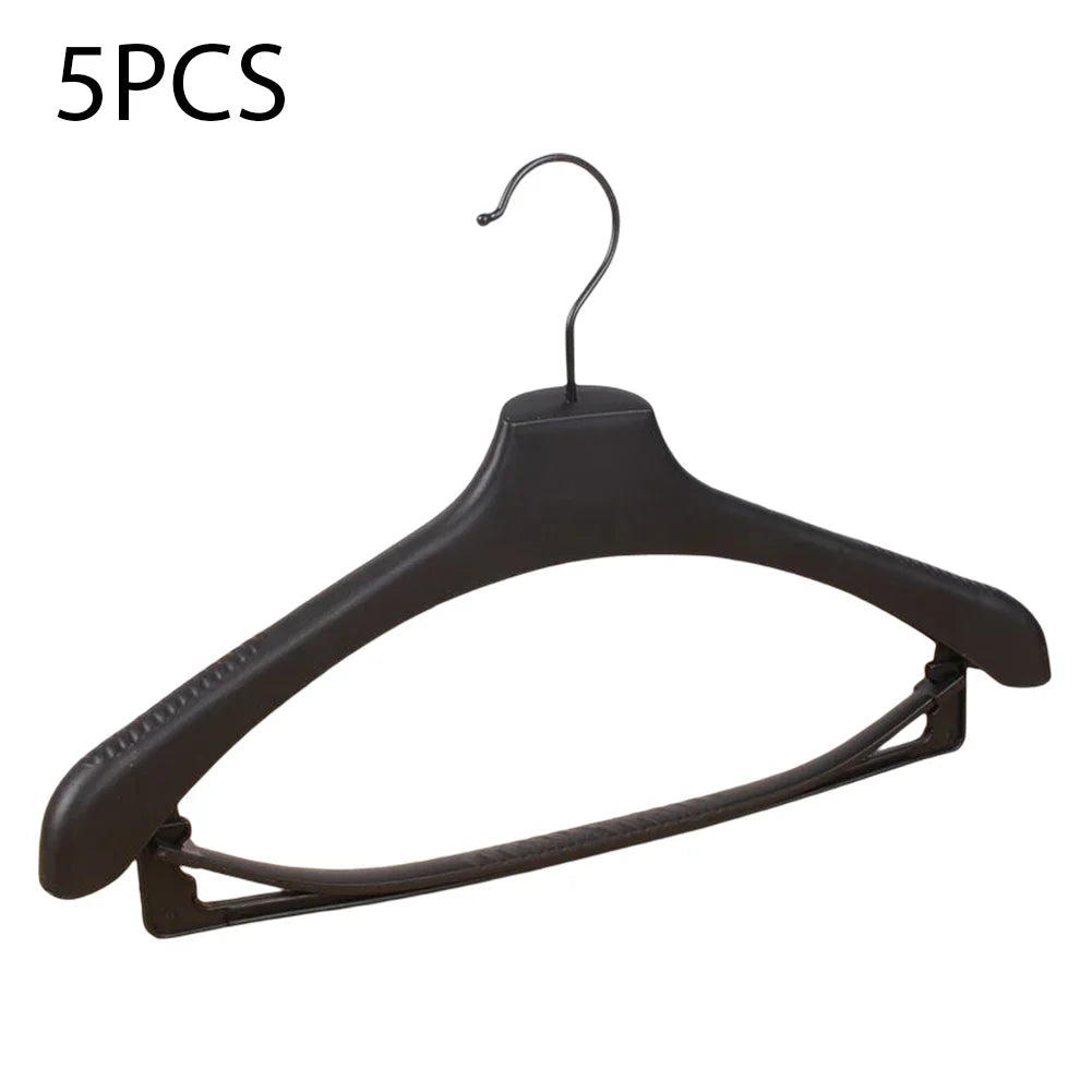 Wide Shoulder Plastic Hangers – Seamless Coat Racks for Wardrobe Storage