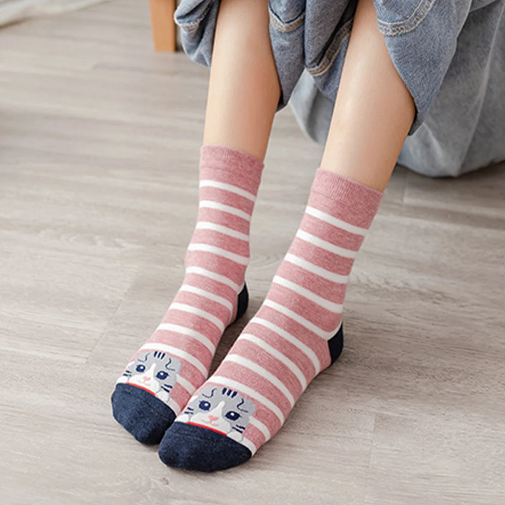 Cat Pattern Crew Socks – Comfortable Moisture-Wicking Footwear for Women