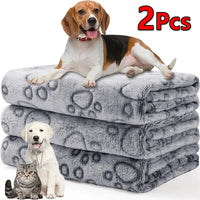 Soft Fluffy Pet Blanket – Cartoon Paw Print for Dogs and Cats
