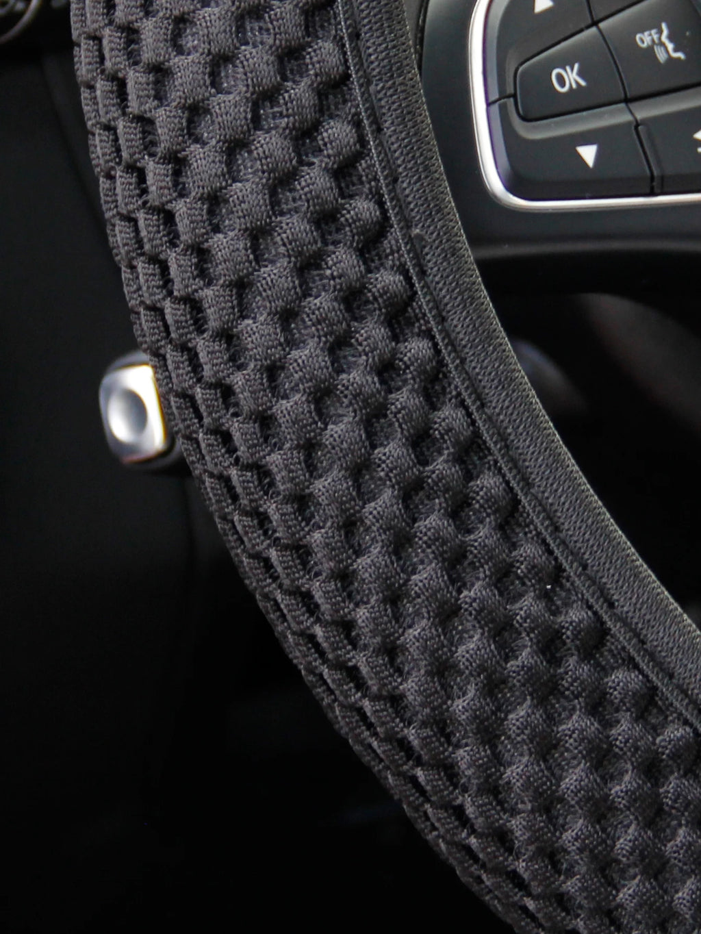 Breathable Mesh Car Steering Wheel Cover – Comfortable Grip for Women